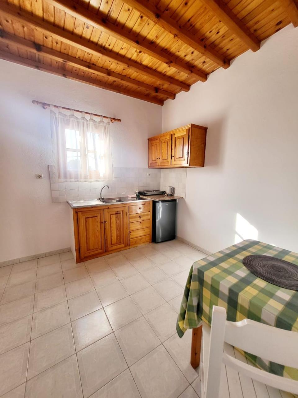 Anemos Apartments Ornos  Ruang foto